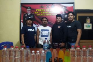 Jelang Lebaran, Puluhan Botol Arak Bali di Bima ‘Disikat’ Polisi - JPNN.com NTB