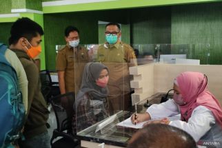 Hari Pertama Masuk Kerja Pascalibur Lebaran, Iwan Setiawan Sidak Tiga Instansi Pelayanan - JPNN.com Jabar