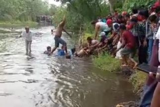 Setelah Mandi Sekeluarga di Pantai, Anak 8 Tahun di Lumajang Hilang, Nahas! - JPNN.com Jatim