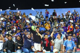 Laga Uji Coba Arema FC Vs PSIS Semarang Bisa Jadi Obat Rindu Suporter Kembali ke Tribune - JPNN.com Jatim