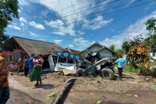 Truk Muatan Pasir Hantam 9 Rumah di Pasuruan, Setelah Olah TKP Ternyata - JPNN.com Jatim