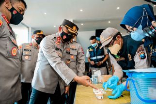Anggota Polrestabes Surabaya Mendadak Dites Urine Pagi Hari, Hayo Tidak Bisa Menghindar - JPNN.com Jatim