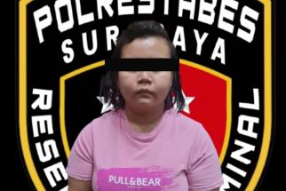 Polisi Menggerebek Indekos di Baratajaya Tengah Malam, Mbak Fitria Tidak Ada Kapoknya - JPNN.com Jatim