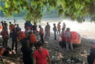 Hilang Sejak Kemarin Sore, Jasad IB Ditemukan Tersangkut di Berbatuan Kali Ciliwung - JPNN.com Jabar