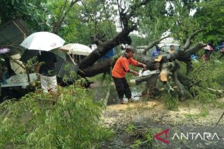 Angin Kencang Merusak 6 Bangunan di Pamekasan, Warga Tolong Hati-hati - JPNN.com Jatim