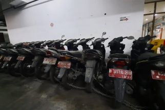 Lihat Tuh! Puluhan Kendaraan Dinas Dibiarkan Terbengkalai di Balai Kota Depok - JPNN.com Jabar
