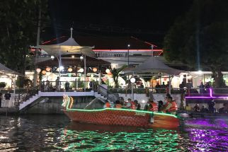 Surabaya Punya Wisata Perahu Kalimas, Sensasi Susur Sungai Ala Venesia - JPNN.com Jatim