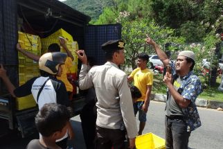 Mobil Box Alfamart di NTB Dijarah Warga, Polisi Tindak Tegas - JPNN.com NTB