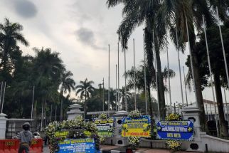 Gedung Pakuan Dibanjiri Karangan Bunga untuk Emmeril Kahn Mumtadz - JPNN.com Jabar