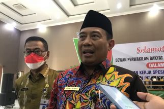 Jemaah Calon Haji Diwanti-wanti Tak Perlu Bawa Beras, Sudah Ditanggung Pemerintah - JPNN.com Jatim