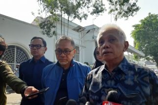 Takziah ke Gedung Pakuan, Petinggi PAN Doakan Ridwan Kamil Diberikan Ketabahan - JPNN.com Jabar