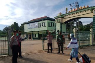 Babinsa Kedaton Turut Membantu Persiapan Keberangkatan Jemaah Calon Haji Lampung - JPNN.com Lampung