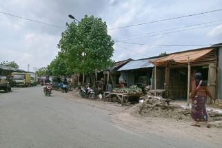 Bikin Macet, Belasan Lapak Pedagang di Pasar Selak Mandalika Dibongkar - JPNN.com NTB