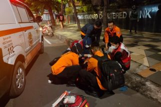 Kecelakaan Dini Hari, Darah Berceceran di Depan Hotel Wyndham Surabaya - JPNN.com Jatim