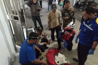Penemuan Jasad Bayi di Bawah Tangga Masjid Al Jihad Gegerkan Warga Kalibaru Depok - JPNN.com Jabar