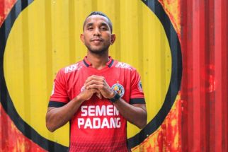 Kisah Sukes Hendra Adi Bayauw Bawa Pandi Lestaluhu ke Semen Padang FC - JPNN.com Sumbar