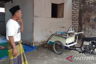 Kisah Tukang Becak Niat Berangkat Haji Bersama Mendiang Istri, Mengharukan - JPNN.com Jatim