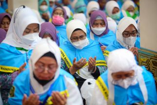 Melepas 404 Calon Jemaah Haji, Yana Mulyana Sampaikan Doa Terbaik - JPNN.com Jabar
