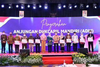 Pertama di Indonesia, Seluruh Daerah Jawa Timur Punya Mesin Pengurusan KTP & KK Otomatis - JPNN.com Jatim