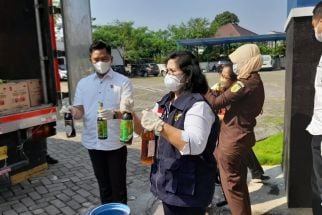 BPOM Semarang Musnahkan Ribuan Dus Obat Tradisional, Kandungan Kimianya Berbahaya - JPNN.com Jateng