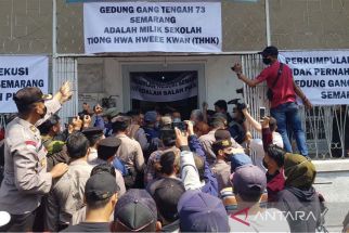 Gedung Yayasan di Semarang Dikosongkan Paksa, Puluhan Orang Melawan - JPNN.com Jateng