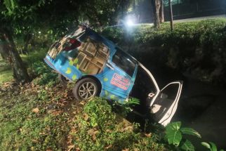 Suzuki Ertiga Terperosok ke Sungai Kawasan Jemursari, Begini Kronologinya - JPNN.com Jatim