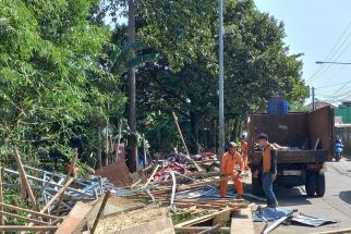 35 Bangunan Liar di Jalan Raya Cipayung Depok Ditertibkan Petugas Gabungan - JPNN.com Jabar