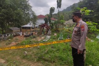 Penggali Kubur di Trenggalek Kaget Saat Menggali Makam, Polisi Berdatangan, Ternyata - JPNN.com Jatim