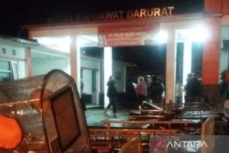 Detik-detik Petugas RSUD Pagelaran Berhasil Memadamkan Api, Damkar Cianjur Telat Datang - JPNN.com Jabar
