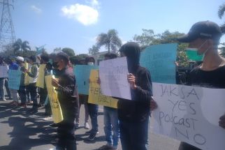 2 Massa Demo SPI Kota Batu Geruduk Kejari, Tuntutannya Berseberangan - JPNN.com Jatim