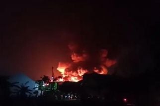 Fakta Kebakaran Pabrik di Mranggen, Terdengar Bunyi Ledakan dari Bahan Kimia, Bikin Ngeri - JPNN.com Jateng