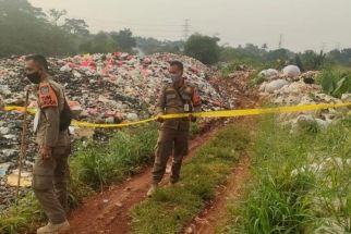 Satpol PP Depok Lakukan Penyegelan TPS Liar di Cipayung - JPNN.com Jabar