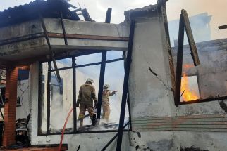 Kebakaran di Semarang: Angin Kencang Bikin Api Cepat Membesar - JPNN.com Jateng