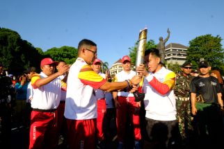 Meriahnya Pawai Obor ASEAN Para Games XI di Solo - JPNN.com Jateng