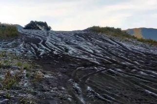 Penyebab Munculnya Fenomena Embun Es di Bromo, Oh Ternyata - JPNN.com Jatim