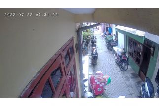 Aksi Pencurian Motor di Dharmawangsa Terekam CCTV, Pelaku Sempat Mondar-Mandir - JPNN.com Jatim