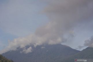 Gunung Raung Meletus Sore Ini, Erupsi Sampai 9 Menit  - JPNN.com Jatim
