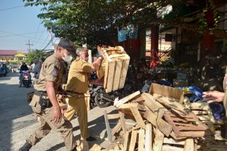 Lapak Liar di Pasar Genuk Semarang Dibongkar, Pedagang Pasrah - JPNN.com Jateng