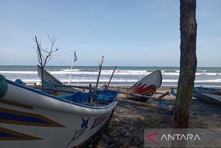 Meski Gelombang Laut Tinggi, Sebagian Nelayan di Cilacap Mulai Melaut  - JPNN.com Jateng