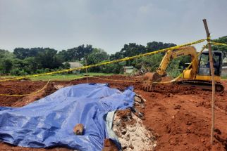 Warga Keluhkan Bau Busuk Menyengat Dari Lokasi Penimbunan Sembako di Lapangan KSU - JPNN.com Jabar