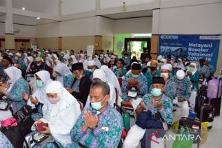 PPIH Debarkasi Solo Pulangkan Ratusan Jemaah Haji ke Daerah Asal - JPNN.com Jateng