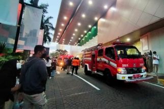 Food Court Mal Tunjungan Plaza Kebakaran, 5 PMK Bersiaga - JPNN.com Jatim