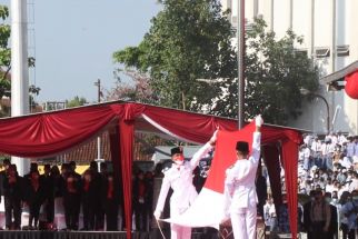 Merah Putih Gagal Berkibar di Solo, Tangis Paskibra Pecah, Ini Penyebabnya  - JPNN.com Jateng