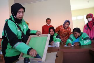 Pemkot Surabaya Berdayakan Driver Online Perempuan dengan Berbagai Pelatihan - JPNN.com Jatim