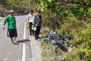 Tabrakan Sepeda Motor dan Mobil di Tanjakan Jentir, Korban Masuk Rumah Sakit - JPNN.com Jogja