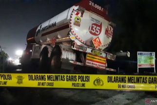 Kronologi Truk Tangki BBM Tabrak Pembatas Jembatan di Tangerang, Mengerikan - JPNN.com Banten
