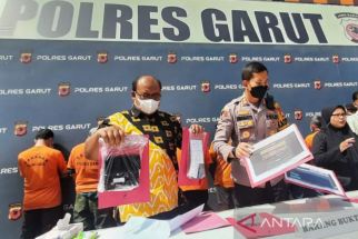 Polisi Menangkap Dua Bandar Judi Online di Garut - JPNN.com Jabar