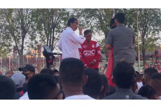 Kebahagiaan Syaiful Dapat Jaket dari Presiden RI Joko Widodo - JPNN.com Jatim