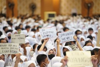 Tulisan Unik Salah Satu Mahasiswa Baru Unair, Curi Perhatian Gubernur Khofifah - JPNN.com Jatim