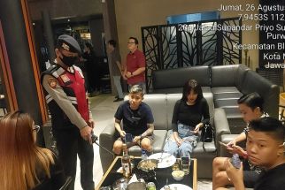 Viral Setelah Bikin Baliho Ajakan Miras, Twenty KTV & Bar Dirazia Polisi - JPNN.com Jatim